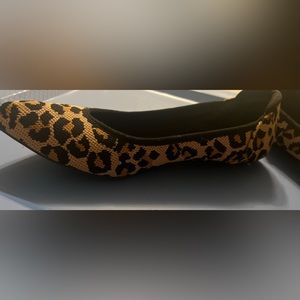 Anne Klein AK Sport size 10 Cheetah Print Flats